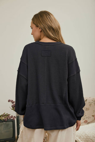 SPLIT NECK RAW EDGE LONG SLEEVE RIBBED KNIT TOP