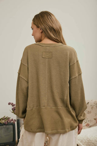 SPLIT NECK RAW EDGE LONG SLEEVE RIBBED KNIT TOP