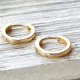 VB&CO Designs Huggie hoop earrings minimalist - Rise and Redemption