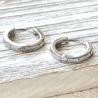 VB&CO Designs Huggie hoop earrings minimalist - Rise and Redemption